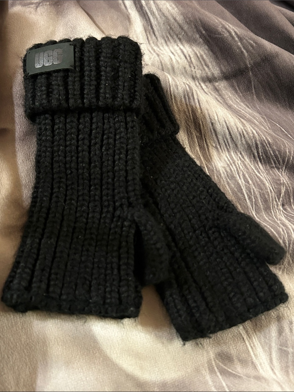 UGG Black Ribbed Knit Convertible Mittens with Logo Tab